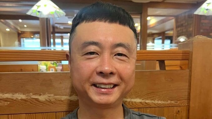 【 次長課長・河本準一】　ニューヘアーでイメージ激変　「似合ってんの？」　不敵な笑みで問いかける|TBS NEWS DIG