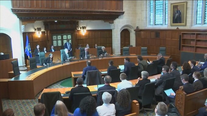 英最高裁、平等法の「女性」定義は「生物学上の女性」　トランスジェンダーへの差別も同法で禁止|TBS NEWS DIG