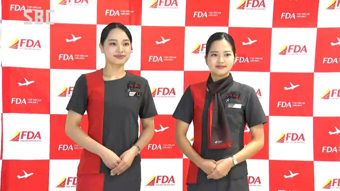 コシノジュンコさんが初のデザイン…FDAが11年ぶりに新しい制服、国内線初のストールやインナーには尾翼をイメージしたカットソーも　|　SBC NEWS | 長野のニュース | SBC信越放送