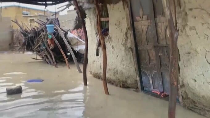 アフガニスタンとパキスタン　連日の豪雨で洪水など発生　計100人以上死亡