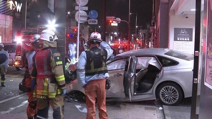 乗用車が歩行者を巻き込みながらスポーツジムに衝突　歩行者を含む2人重傷・1人けが　横浜市・中区|TBS NEWS DIG