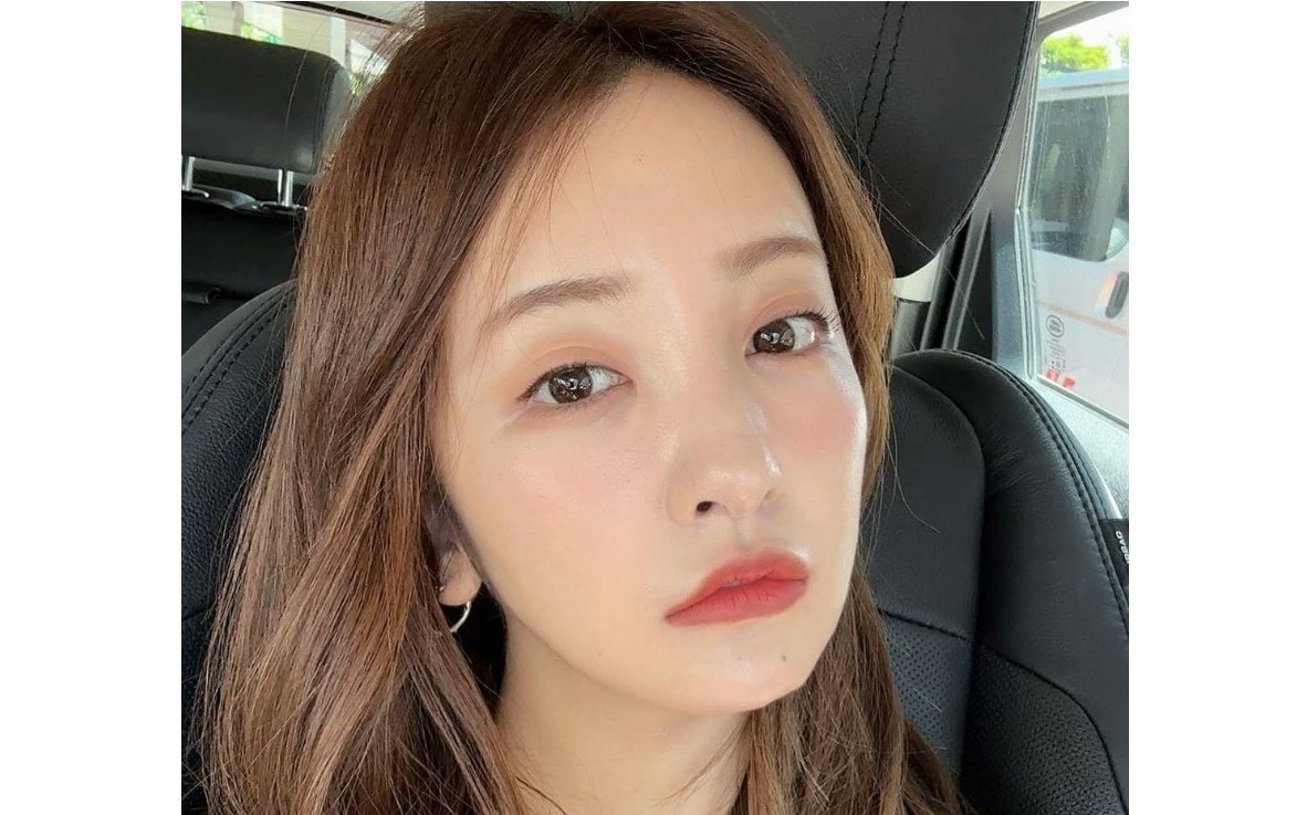 板野友美 】 「肌の調子よきよき」 車内で自撮り 赤い唇デザインの個性派ファッションを披露 | TBS NEWS DIG