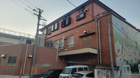 3階建ての菓子工場兼住宅で火事　死亡した男性は歌舞伎俳優の片岡亀蔵さん　東京・足立区|TBS NEWS DIG