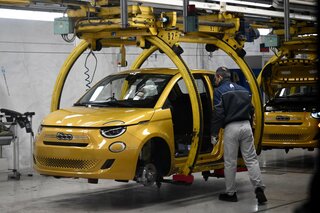 フィアットがイタリア回帰、ハイブリッド「500」を年10万台生産へ| TBS CROSS DIG with Bloomberg