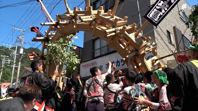 「最高です。気持ちいいですね」お盆の風物詩"下田太鼓祭り" 圧巻の太鼓橋=静岡・下田市|TBS NEWS DIG