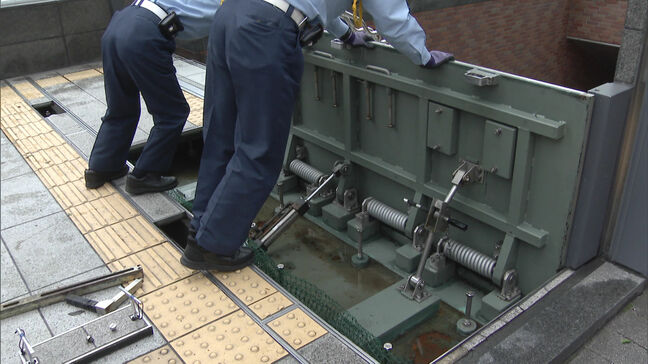 天神地下街で合同水防訓練 那珂川が「氾濫危険水位」を超え地下街が浸水したという想定|TBS NEWS DIG