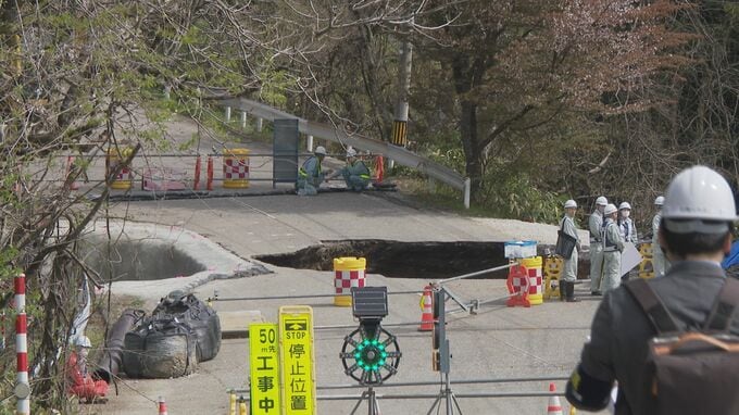 【応急復旧の方法は】道路が大規模陥没・道路下に川 「新たな水路つくり、川の水誘導」7月にも応急復旧工事完了へ 石川・金沢市の山間部|TBS NEWS DIG