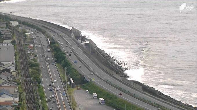台風22号の高波の影響 東名下り線・富士IC〜清水JCT一時通行止め（10月9日午前8時解除）|TBS NEWS DIG