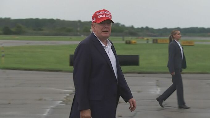 トランプ大統領「イランは白旗を掲げて降伏すべきだ」と主張　覚書による交渉期限が過ぎる中　オマーンへの攻撃の可能性も示す