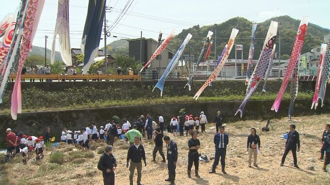 青空泳ぐこいのぼりの下で稚アユ放流　|　山口のニュース・天気・防災｜tys NEWS｜ｔｙｓテレビ山口