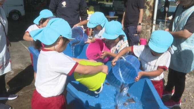 高級魚のキジハタの稚魚　園児が放流　山口県萩市　|　山口のニュース・天気・防災｜tys NEWS｜ｔｙｓテレビ山口