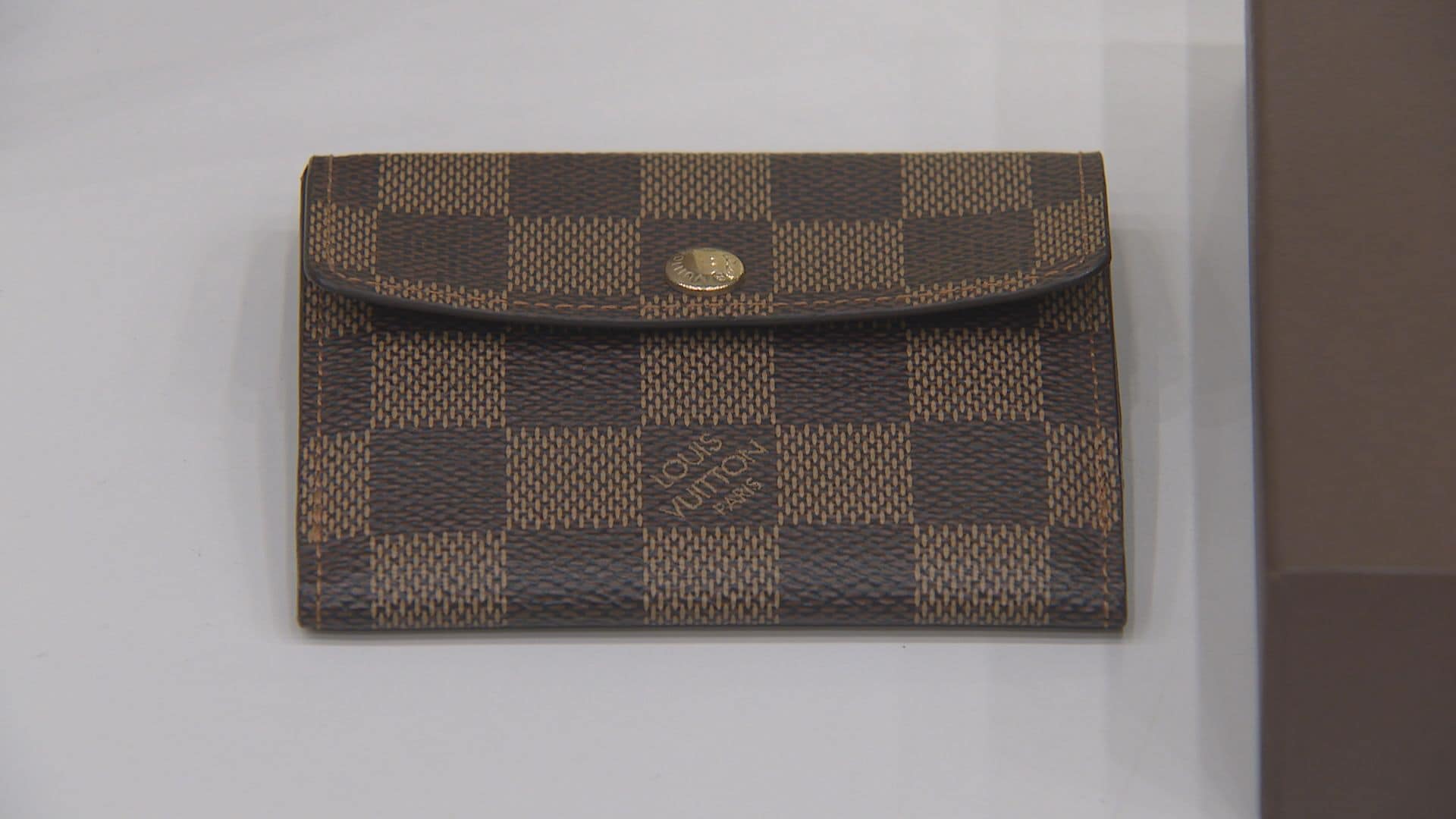 ルイ・ヴィトン、伊万里焼、焼酎まで 税金滞納者の差し押さえ品公売会 鹿児島市 | 鹿児島のニュース｜MBC NEWS｜南日本放送