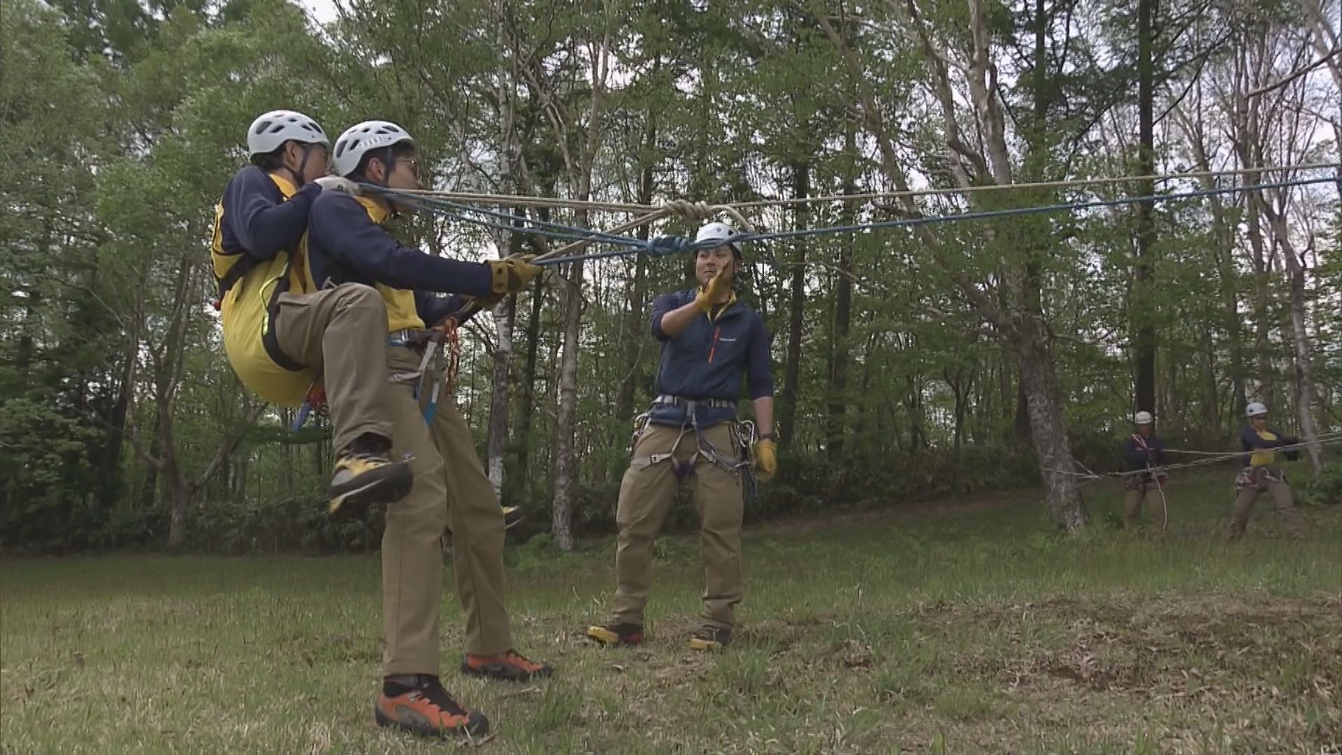 夏山シーズン前に、山岳救助訓練　岐阜県警山岳警備隊の新人隊員ら