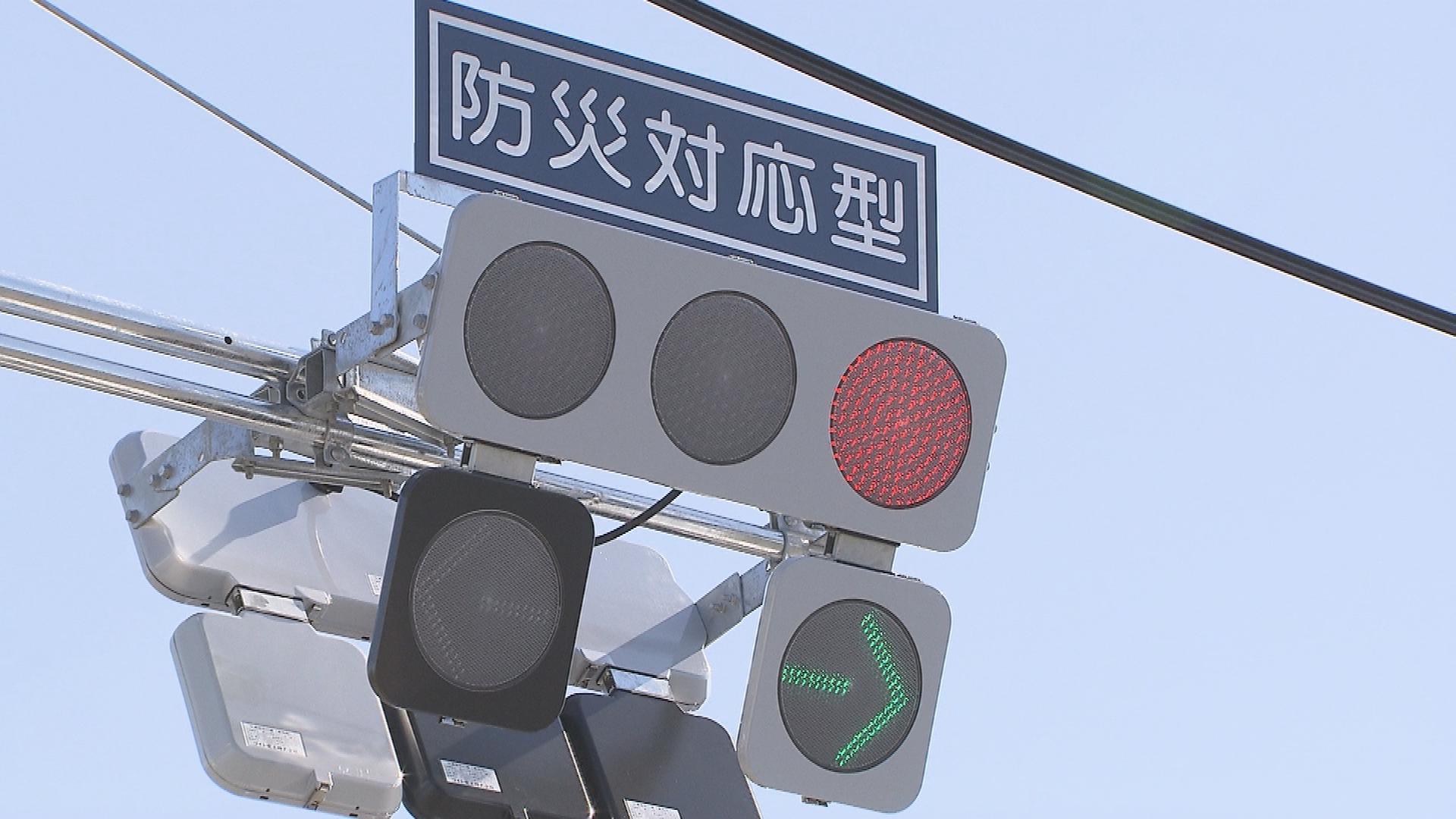 工事用信号機 全国初】「防災用信号機」活用、大津波警報想定し訓練 浸水区域に車が