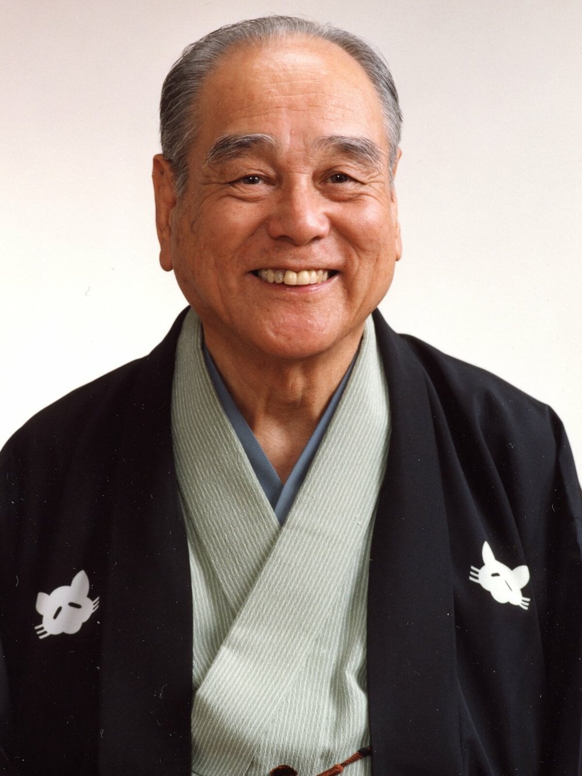 被爆体験を伝え続けた演芸家で俳優 三代目・江戸家猫八さんの遺影 新た