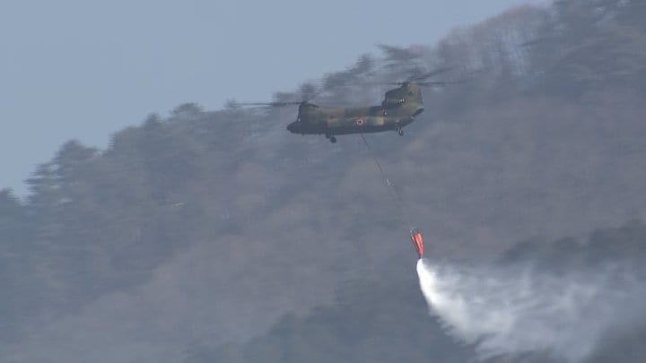 山林火災9日目　上野原市内の延焼は小康状態で避難指示解除　一方、大月市内は延焼拡大