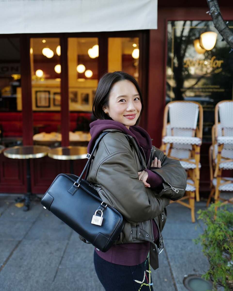 モデル・伊原葵 】 結婚を発表 「We got married」 幸せ溢れるモノクロ