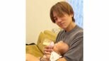 【 杉浦太陽 】　第5子の夢空ちゃんにミルク　「京都帰りで、夢ちゃん」　温かなひとときを公開|TBS NEWS DIG