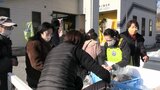 トラックに群がる人々 市価の2割引きから半値で地元海産物を直売 地域の盛り上げに企画した大船渡トラック直送詰市|TBS NEWS DIG