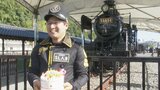「102歳の誕生日『SL人吉』おかえりなさい」ケーキ持参のファンの姿も 人吉駅で一般公開始まる 熊本 | 熊本のニュース|RKK NEWS|RKK熊本放送