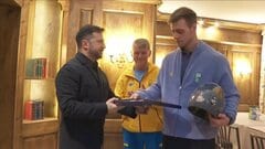 “追悼ヘルメット”で五輪失格のウクライナ代表選手に勲章　ゼレンスキー大統領| TBS CROSS DIG with Bloomberg