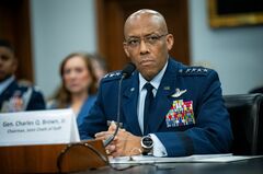 トランプ氏、米軍制服組トップ更迭－反ＤＥＩで黒人や女性高官標的か| TBS CROSS DIG with Bloomberg