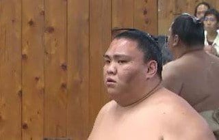 錦富士を押し出しで破り連勝で白星先行【大相撲夏場所9日目　御嶽海】10日目の20日は若碇と対戦|TBS NEWS DIG
