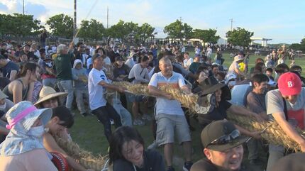 タコのような綱引きが13年ぶりに復活 うるま市の「たこ綱引き」熱戦に