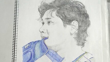 教師と絵画の二刀流 大リーガー大谷翔平を色えんぴつで精緻に描く 生徒