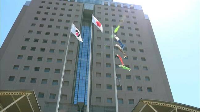 こどもの日を前に鹿児島県庁にこいのぼり掲揚|TBS NEWS DIG