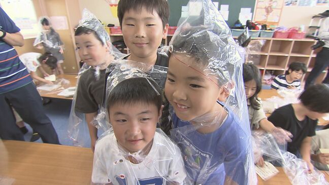 新聞紙の食器に袋のポンチョ、身近なもので防災グッズ作り　児童クラブでワークショップ　福島|TBS NEWS DIG