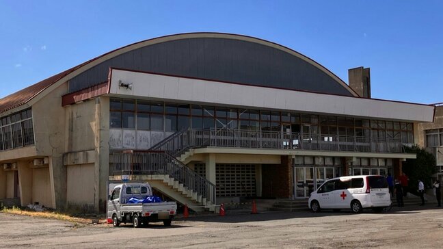 【速報・情報更新】館内にクマがいないことを確認「体育館の中に入っていく1mくらいの子グマを目撃した」青森県むつ市の体育館にクマ1頭が入り込んだ可能性あり　警察や市が警戒|TBS NEWS DIG