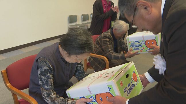 「年末年始に食べて健康に」JAグループ山口が老人福祉施設にみかん贈呈|TBS NEWS DIG