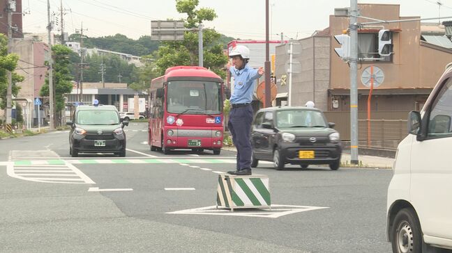 災害で信号機が使えなくなる　ドライバーの目を見て意思疎通　　警察官が手信号で交通整理訓練|TBS NEWS DIG