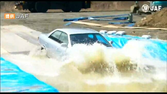【大雨対策】冠水道路で車水没「車の窓ガラス」を割って脱出するには『割りやすい場所』とは|TBS NEWS DIG