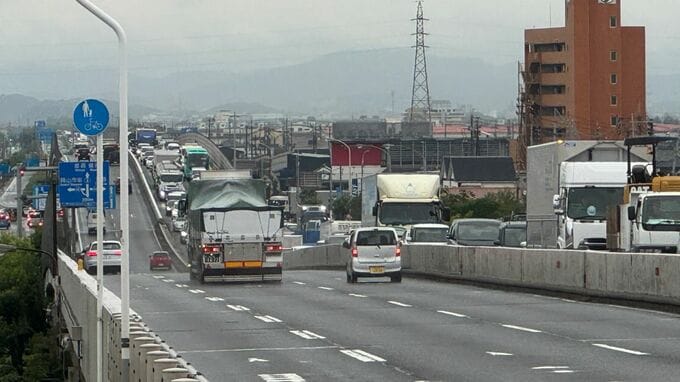 【速報】国道2号（下り）で乗用車が自損事故　現場付近を先頭に6キロの渋滞【4日】|TBS NEWS DIG