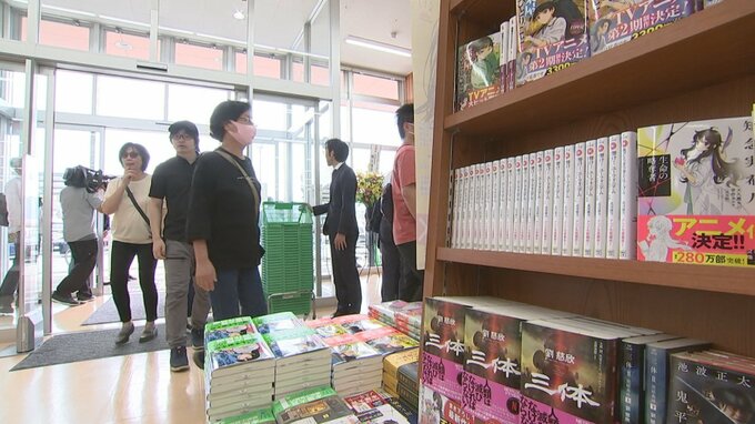 「近くにできてうれしい」　17万8千冊の書籍を揃え　中央市のショッピングモールに大型書店オープン　|　山梨のニュース | ＵＴＹテレビ山梨