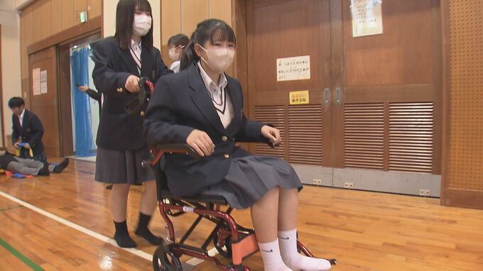 高校生の声がきっかけ　車いすがない福祉避難所に車いすと担架を設置　日頃から防災の意識高める|TBS NEWS DIG