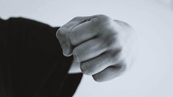 夫婦で金銭めぐる口論 妻の髪つかみ顔面殴打か 40代男を現行犯逮捕【長崎】|TBS NEWS DIG