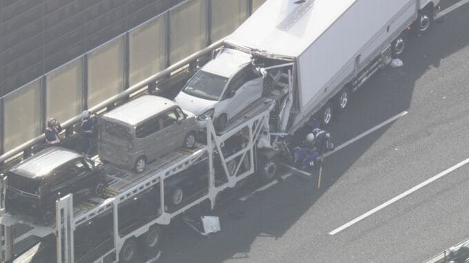 伊勢湾岸道で渋滞の列にキャリアカーが突っ込む 車４台絡む玉突き事故 1人死亡 愛知・豊明市|TBS NEWS DIG