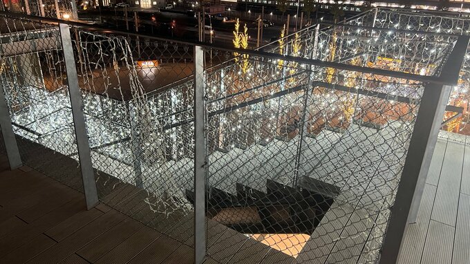 JR宇都宮駅前のイルミネーションが壊される　宇都宮市が被害届|TBS NEWS DIG