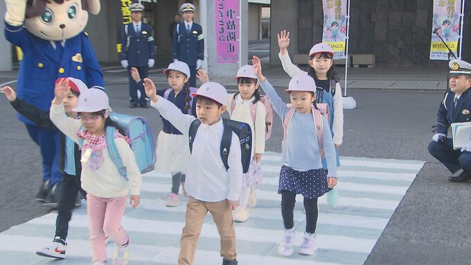 春の全国交通安全運動を前に開始式　「手をあげて横断歩道を渡ります」新1年生が交通安全宣言　大分　|　大分のニュース｜OBS NEWS｜大分放送