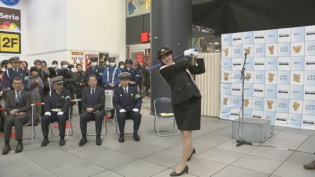 稲村亜美さんが自転車事故防止呼びかけ 一日武蔵野警察署長 “神