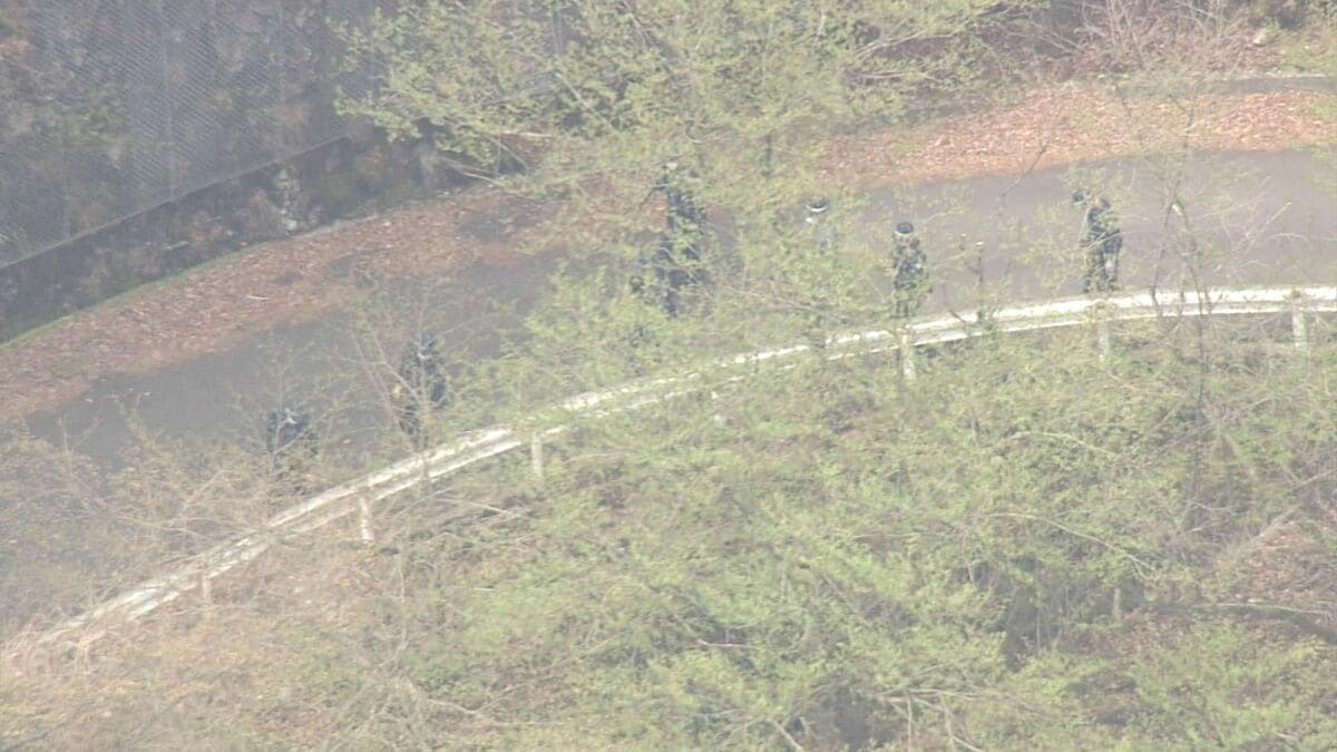 山中で身元不明の遺体、逮捕の58歳男が車で運んだか　行方不明の10代女性との関連捜査　大分