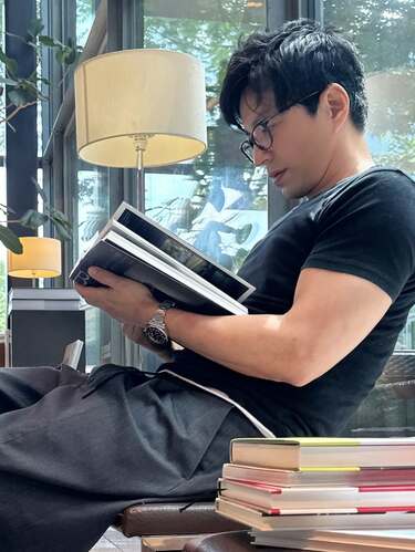 大沢たかおさん 大沢たかお 】〝近未来的〟巨大図書館で読書三昧 にじむ知性に