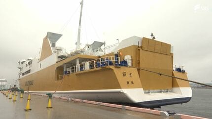 金の船に乗って幸せに」フェリーが黄金色に！インバウンド需要狙う