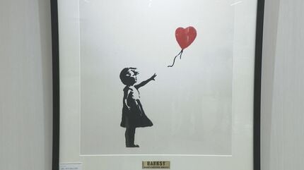 謎に包まれた世界的アーティスト ”バンクシー” の版画展が金沢で開幕