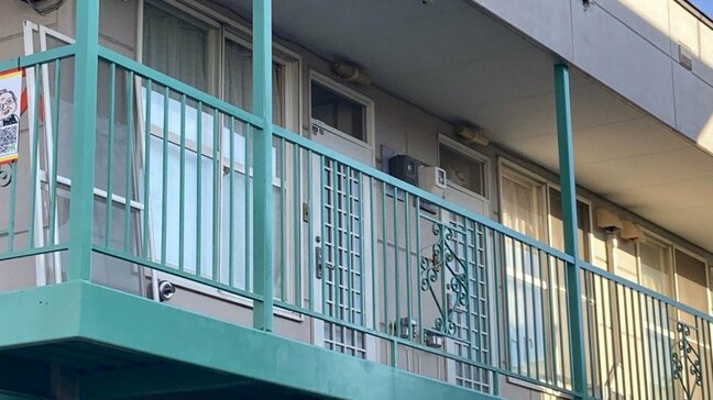 共同住宅の一室に男2人が押し入り、現金などを奪って逃走　住人の男性は殴られけが　強盗傷害事件として捜査　北海道旭川市|TBS NEWS DIG