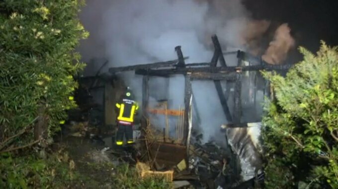 立ち上る煙… 住宅1棟が全焼 約4時間後に消し止められる 住民の高齢夫婦は避難し無事 愛媛県四国中央市　|　愛媛のニュース - Nスタえひめ｜あいテレビは6チャンネル