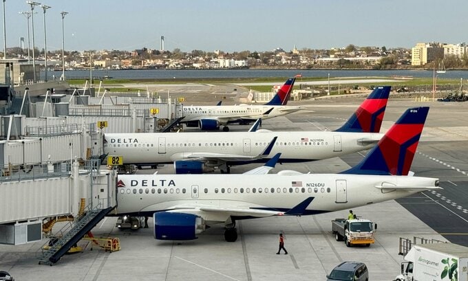 デルタ航空2機が地上走行中に低速で接触、NYラガーディア空港－ABC